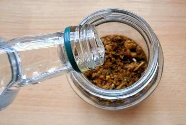 Preparation of a medicinal infusion on propolis for potency