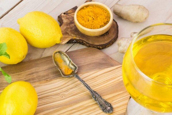 Drink with lemon, ginger and turmeric to improve potency